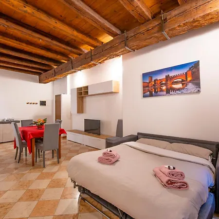Palace Mazzini Center 1 * Verona