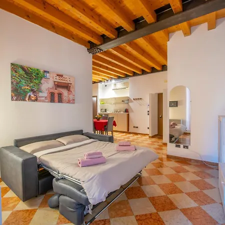 Palace Mazzini Center 1 Apartment